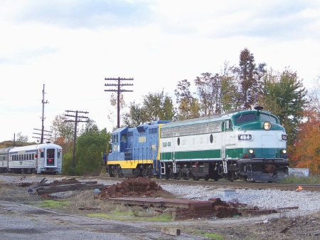 FLNX 484 and Orrville Railroad Heritage Society No. 471 are shown backing onto the Media Loop excursion train on Saturday (October 10) at Spencer. (Photograph by Richard Jacobs)