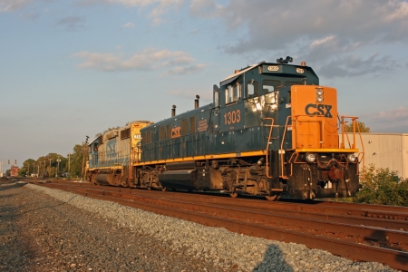 A CSX genset unit brings up the rear of a light engine move late in the day at Wellington. (Photograph by Richard Thompson)
