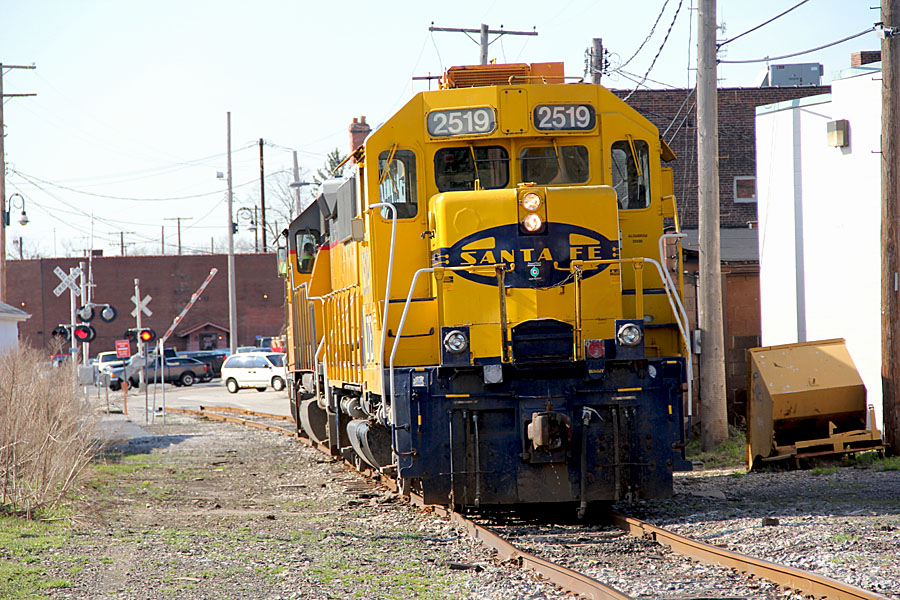 LTEX 2519 is the trailing unit on a CCL light power move in Bedford. Note that the crossing gate for the next grade crossing is just dropping as the train slowly makes its way north.