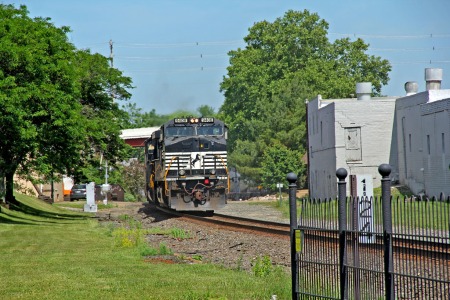 What a nice surprise. There were helper locomotives on the rear of the 66W, the eastbound crude oil train.